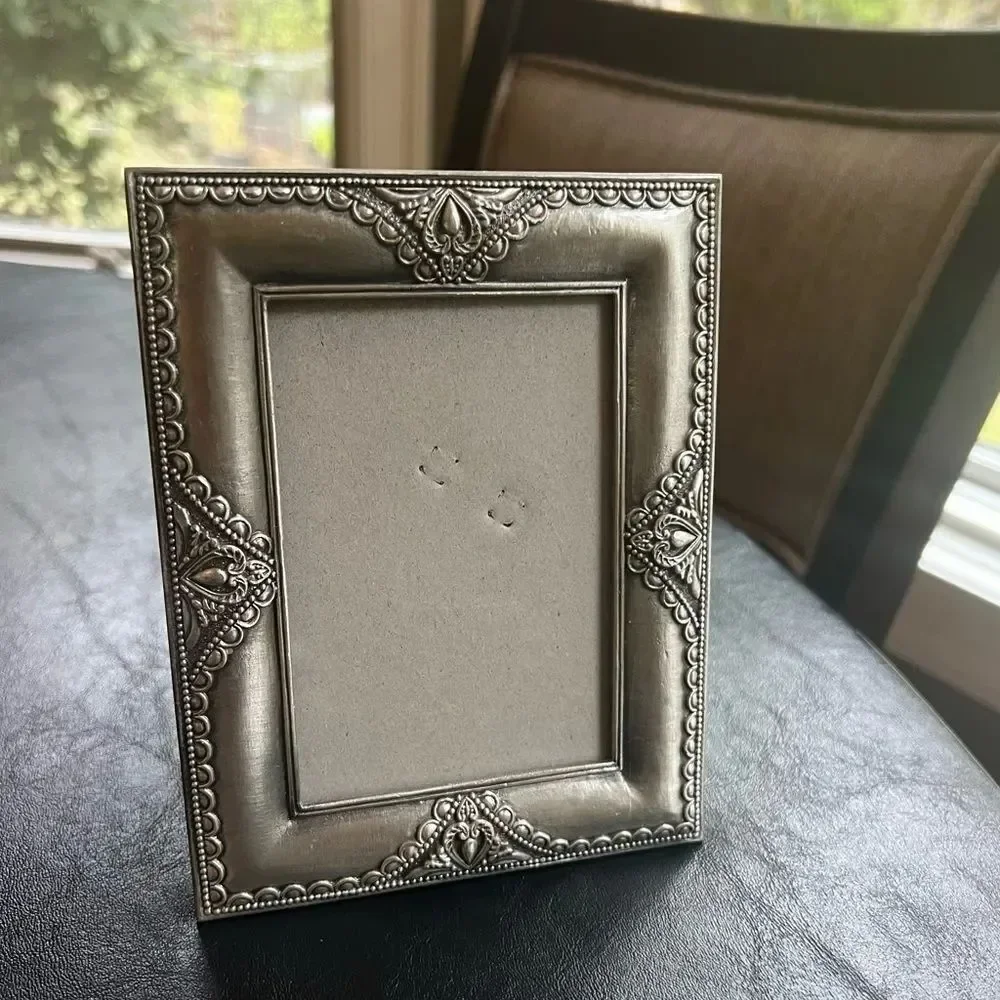Metal Pictures Frame w/Hearts